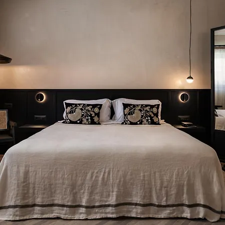 Abella Otel Émbonas